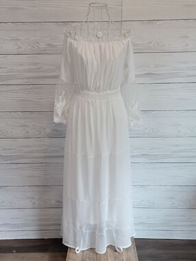 Unbranded Off-the-Shoulder White Maxi Dress with Lace Sleeves
